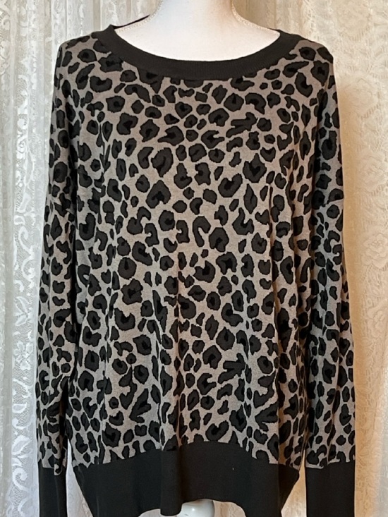 Isaac Mizrahi Tops - Isaac Mizrahi Leopard Print Sweater